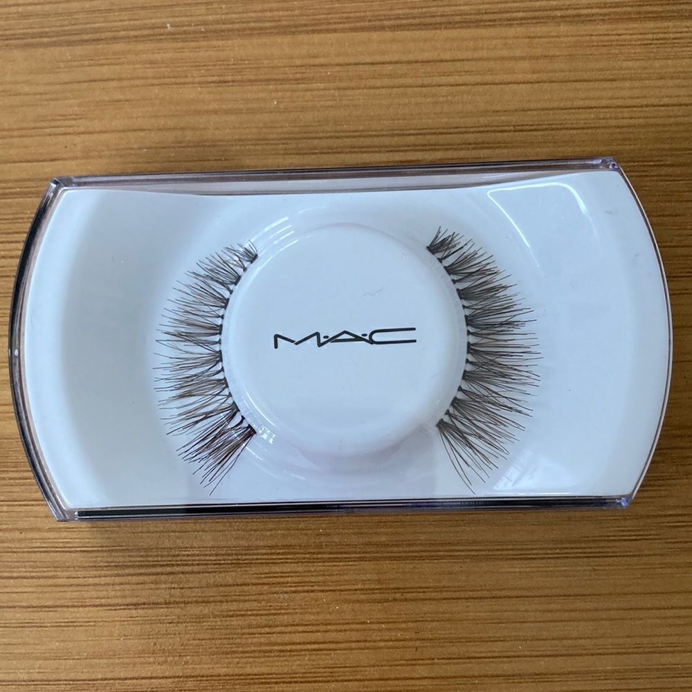 1 LEFT! Mac 36 Dream Girl Lashes